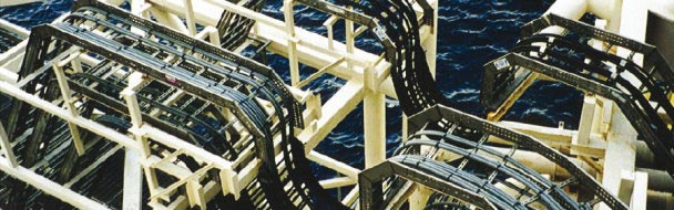 Fully harnessed E-Chain® series 600 in a hanging application.