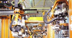 Triflex® assembly line, energy chains, igus® E-Chain® 