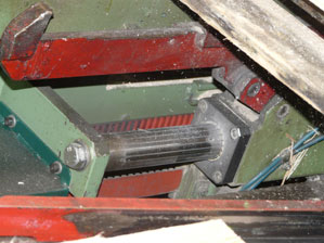 Foto of the conditions which drylin® linear guides have to withstand in the pallet production systems 