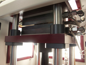 Hand-lever press: The press plates are moved by the four-column unit.