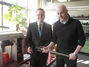 From left: Benjamin Neumann (igus® GmbH), Joachim Werner (Managing Director, Vogt Maschinenbau GmbH).