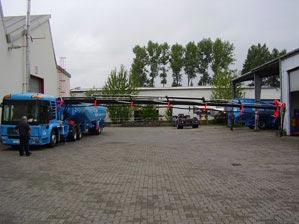 Airfield tanker vehicle 